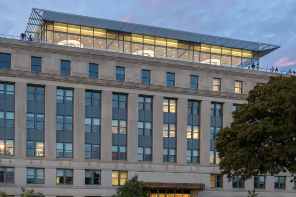 Kuliah Jurusan Ekonomi di Massachusetts Institute of Technology (MIT)